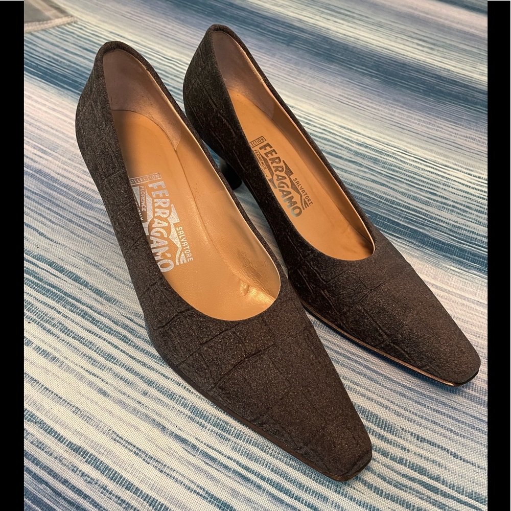 Salvatore Ferragamo grey velvet pumps size 8.5